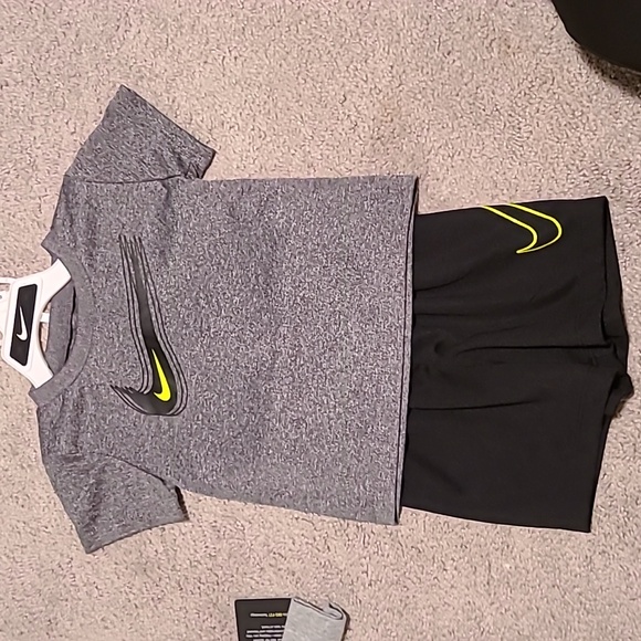 Toddler nike 18 month set - Picture 1 of 3